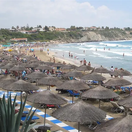 With A Beautiful Seafront Views Makenzie 101 Vilă